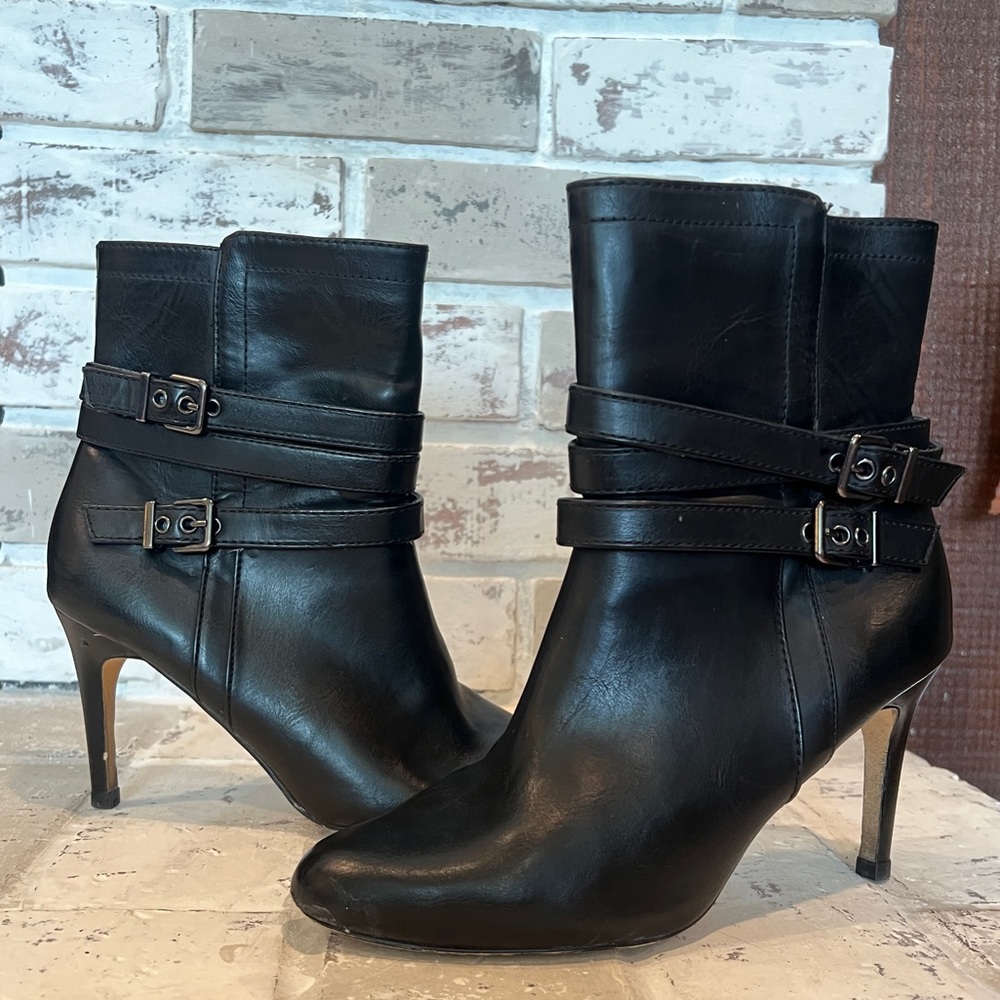 Express Women’s black faux leather mid-ankle 3" stiletto booties Size 7